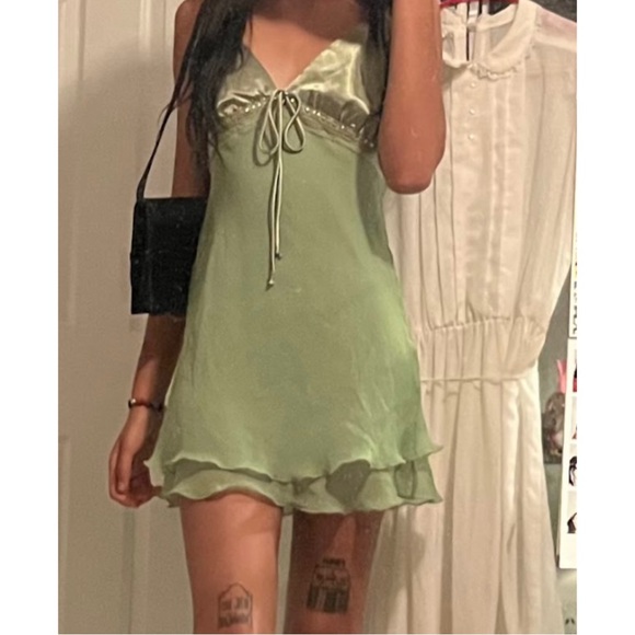 Green Dress - Picture 4 of 4